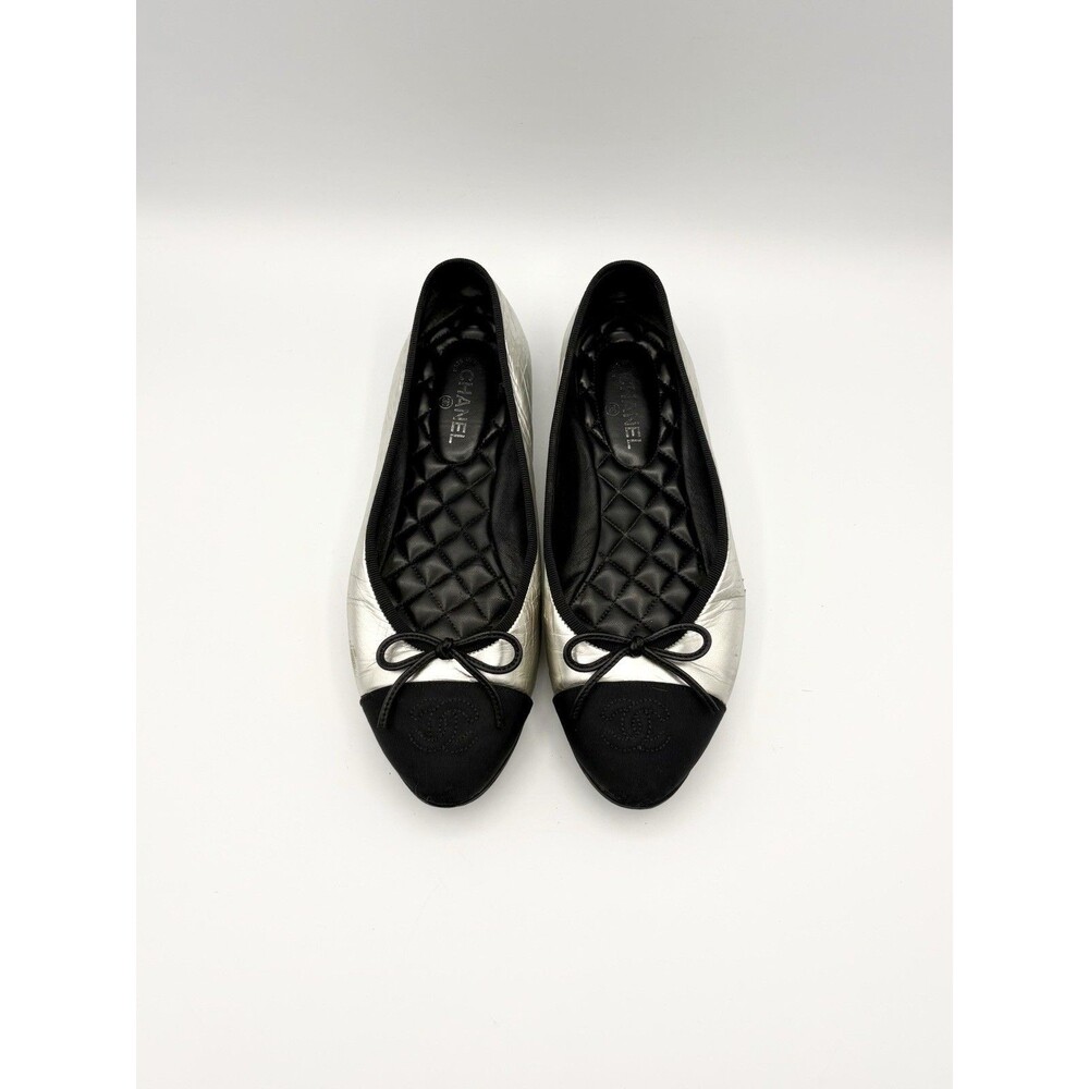 Chanel Silver Leather Ballet Flats Black CC Cap Toe Bow Accent Size EU 37.5